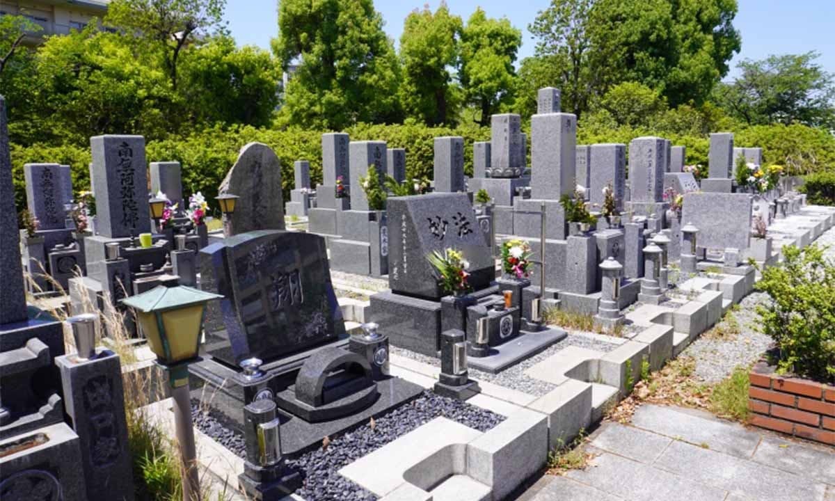 吹田市光明町墓地