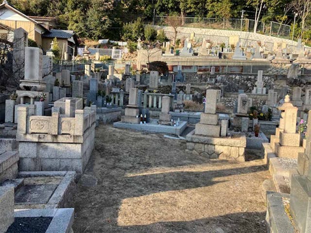 岡本西墓地