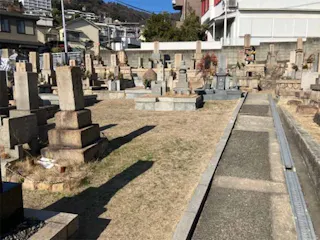 岡本東墓地