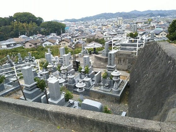 松山市営 谷墓地の画像