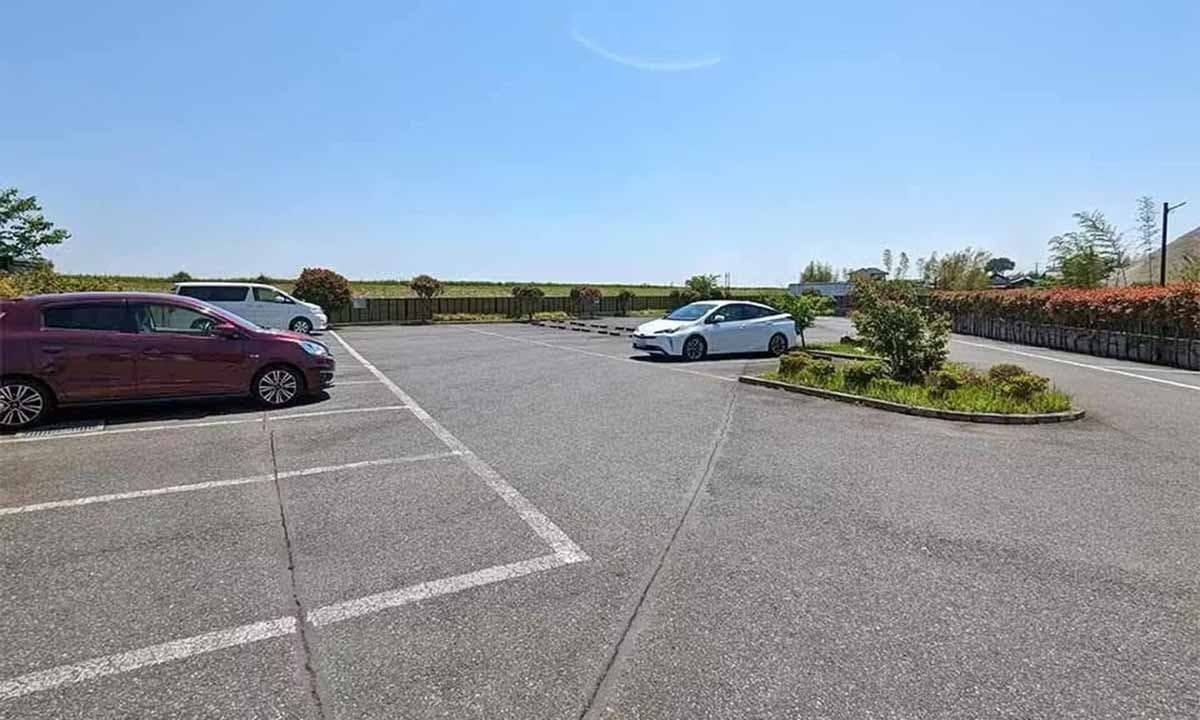 松伏やすらぎの里 樹木葬・永代供養墓 大型駐車場完備（91台）