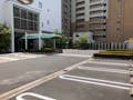 屋内墓苑 熱田の杜 最勝殿 16 台分の平面駐車場がございます。すぐ建物に入れますので雨にも濡れにくいです。