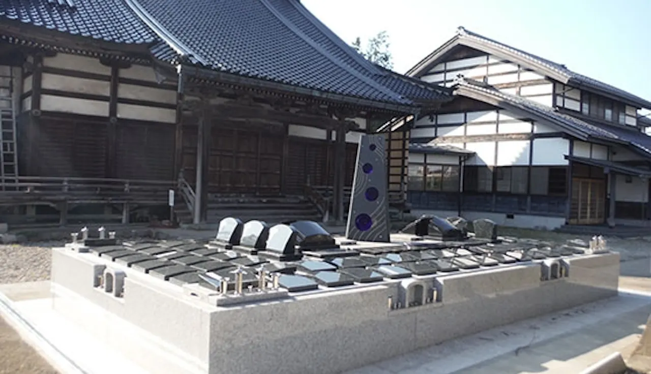 西方寺浄苑(砺波市)の霊園