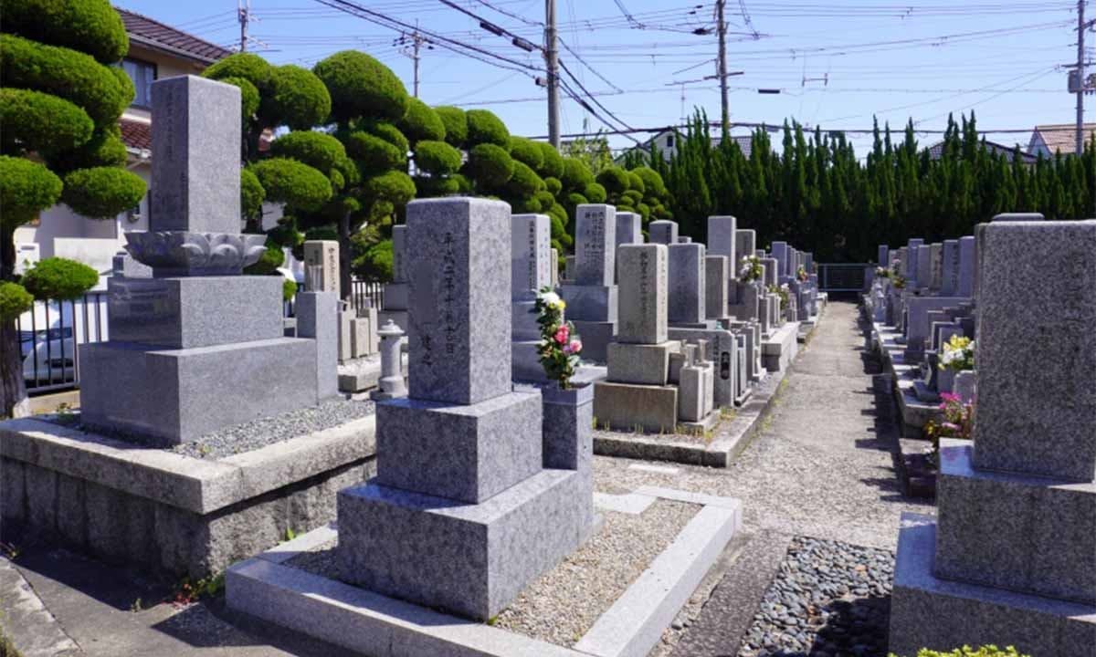 富田町高川田墓地