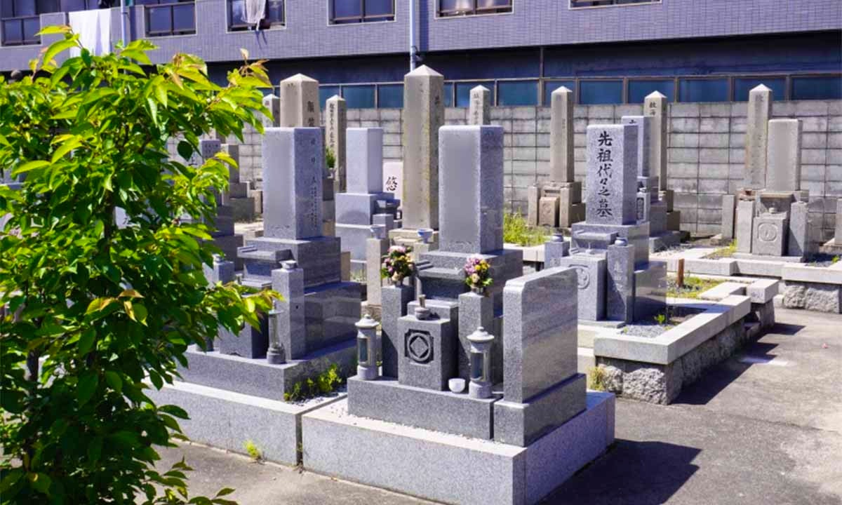 富田町高川田墓地