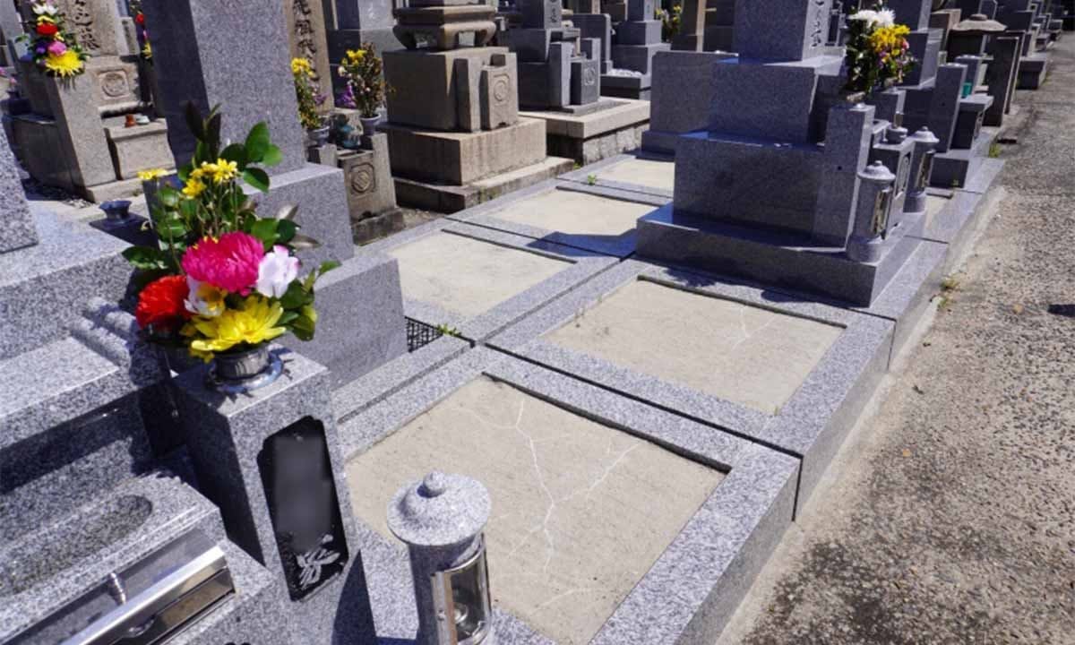 富田町高川田墓地