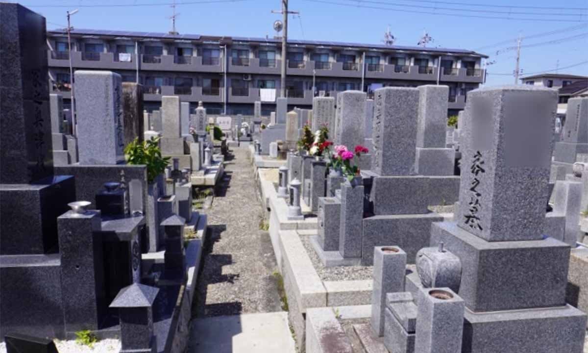 富田町高川田墓地