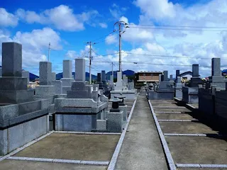 普照門墓地