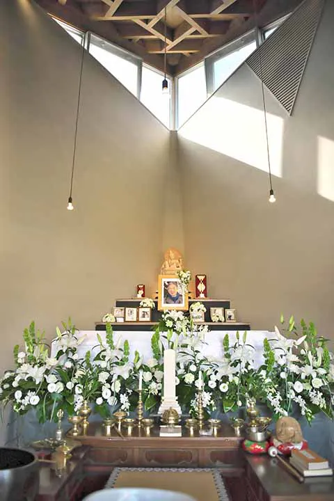 本覚寺の森 観音霊園 観音堂では、家族葬などのご葬儀も執り行います。