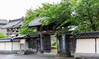 願性寺墓地