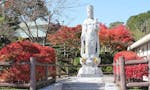 壷阪山霊園 霊園入口の観音様像に心癒されます。