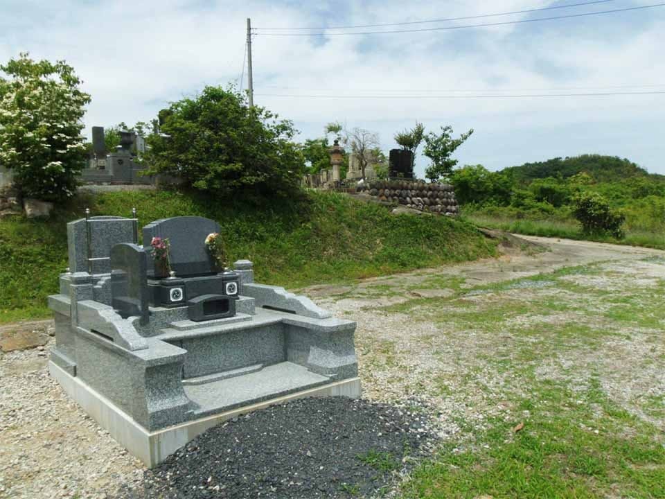 吉井町岩崎共同墓地