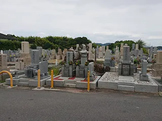 穴虫二上共同墓地