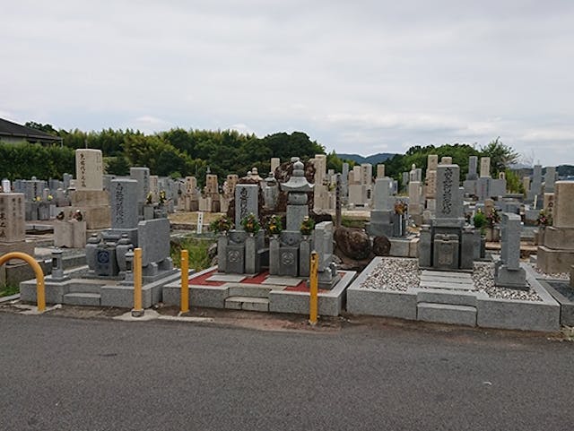 穴虫二上共同墓地