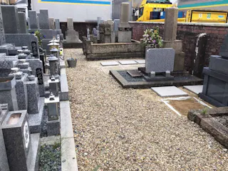 十三墓地