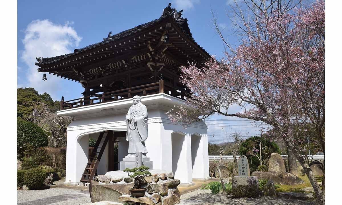 萬泉寺 永代合葬墓「とわの碑(いしぶみ)」