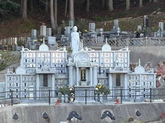 萬泉寺 永代合葬墓「とわの碑(いしぶみ)」