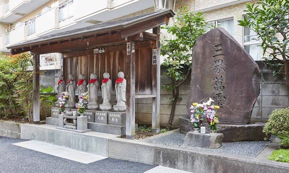 白山御廟(納骨堂)