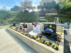 八王子高尾「光とガラスの花壇墓地」花ごころ(下恩方町)の霊園