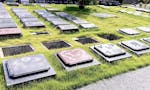 花園やすらぎ霊園 浜松浜北 プレートタイプの墓石を設置します