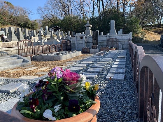 メモリアルガーデン相應寺 墓石デザインは角型と丸形、石種は６種類をご用意