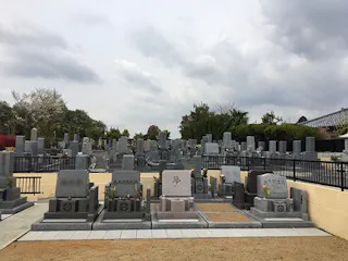 南平台中央墓地