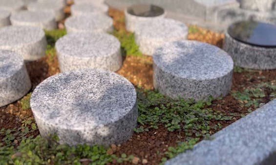 メモリアルパーク花の郷聖地 相模大塚 樹木葬・永代供養塔