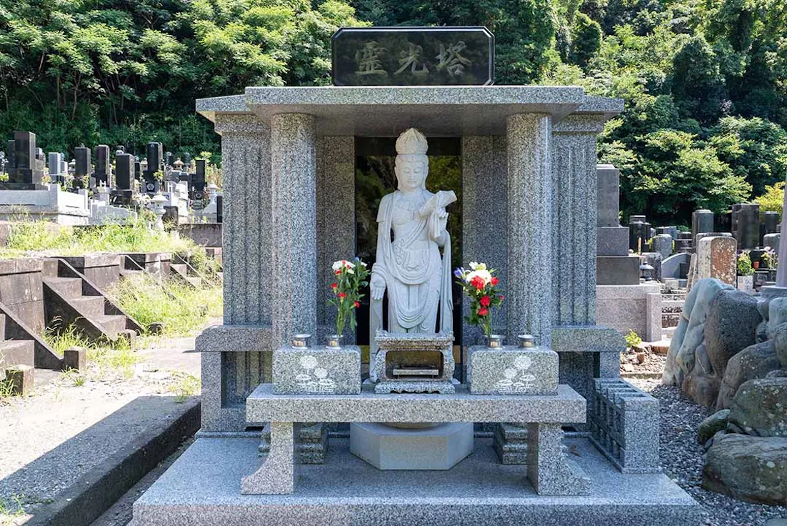 釣月寺 永代供養塔「霊光塔」(沼津市)の霊園