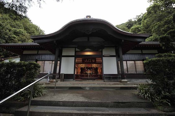 釣月寺 永代供養塔「霊光塔」