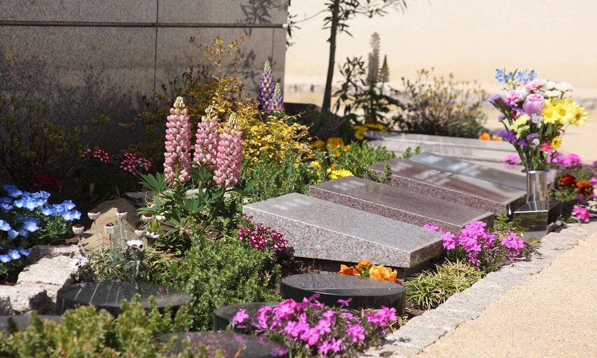 慈眼寺 樹木葬「お花畑の霊園」