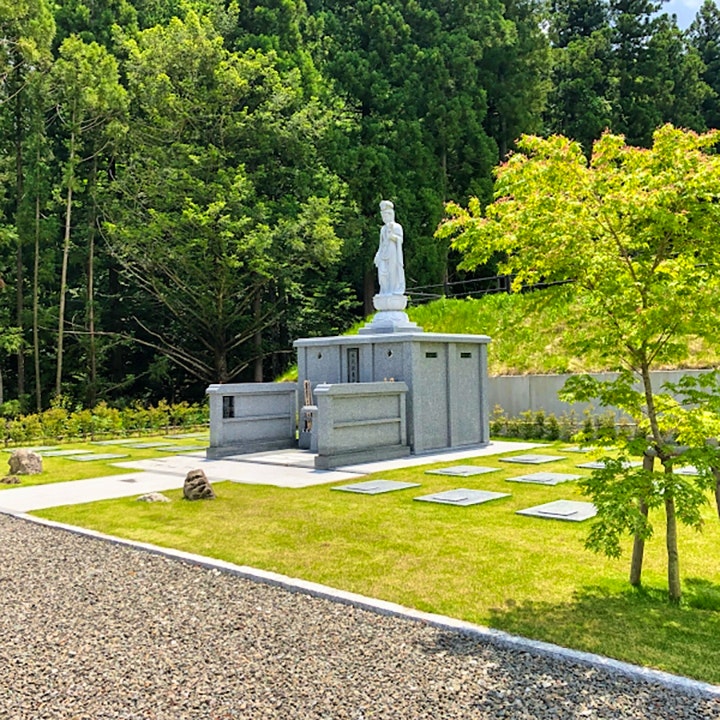 木漏れ日の丘墓園