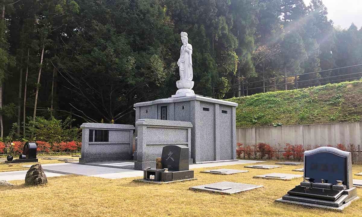 木漏れ日の丘墓園