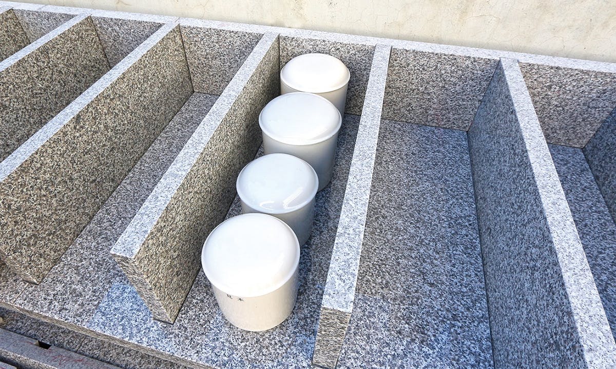 宝泉寺 陽の当たる納骨墓「蓮香」