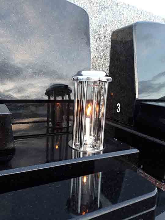 北海道中央霊園 永代供養付 スマート墓地 スタイリッシュな全面ガラスのローソク立て