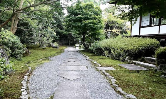 妙心寺塔頭 養徳院  永代供養塔「寂静之塔」