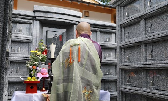 妙心寺塔頭 養徳院  永代供養塔「寂静之塔」