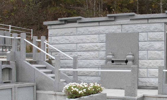 樹木葬「青葉めぐみの墓苑」・永代供養墓「心託の塔」