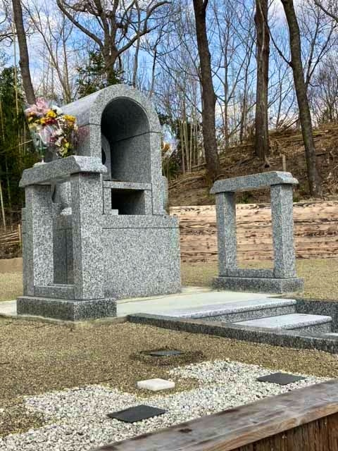 自然に還る樹木葬 「里の丘」