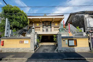 王子善光寺・永代供養納骨塔『やすらぎの塔』