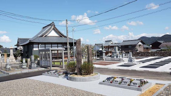 法華寺樹木葬「悠久つなぎの杜」