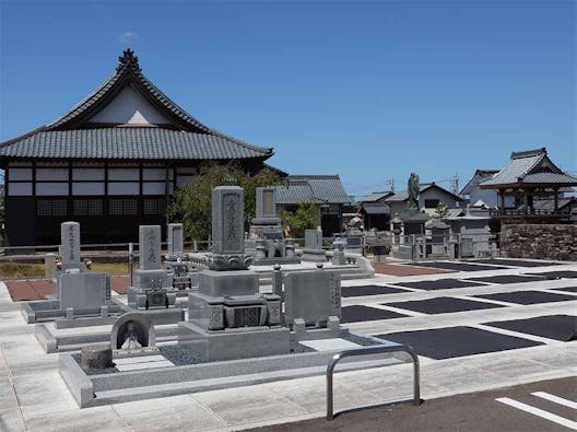 法華寺樹木葬「悠久つなぎの杜」