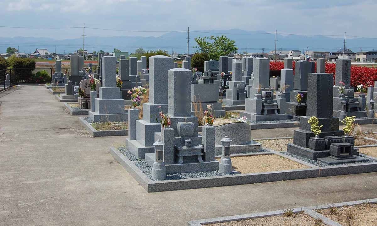 石田共同墓地