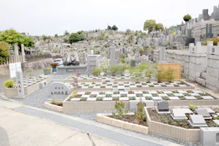 八事願生堂 庭園墓