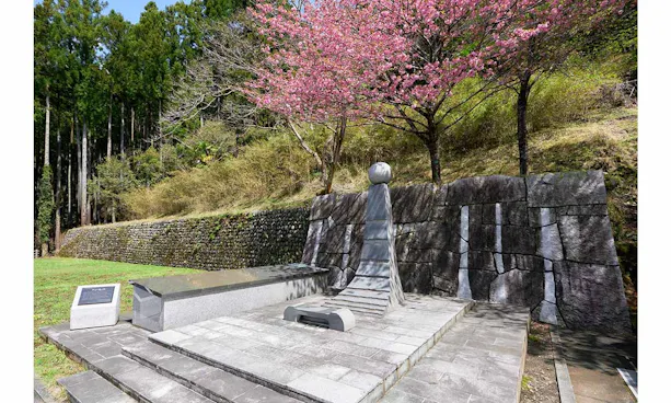 奥多摩霊園 アジールの塔