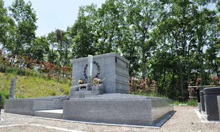 山川草木共有墓