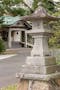 掛松寺 永代供養墓 石灯籠の先に本堂があります