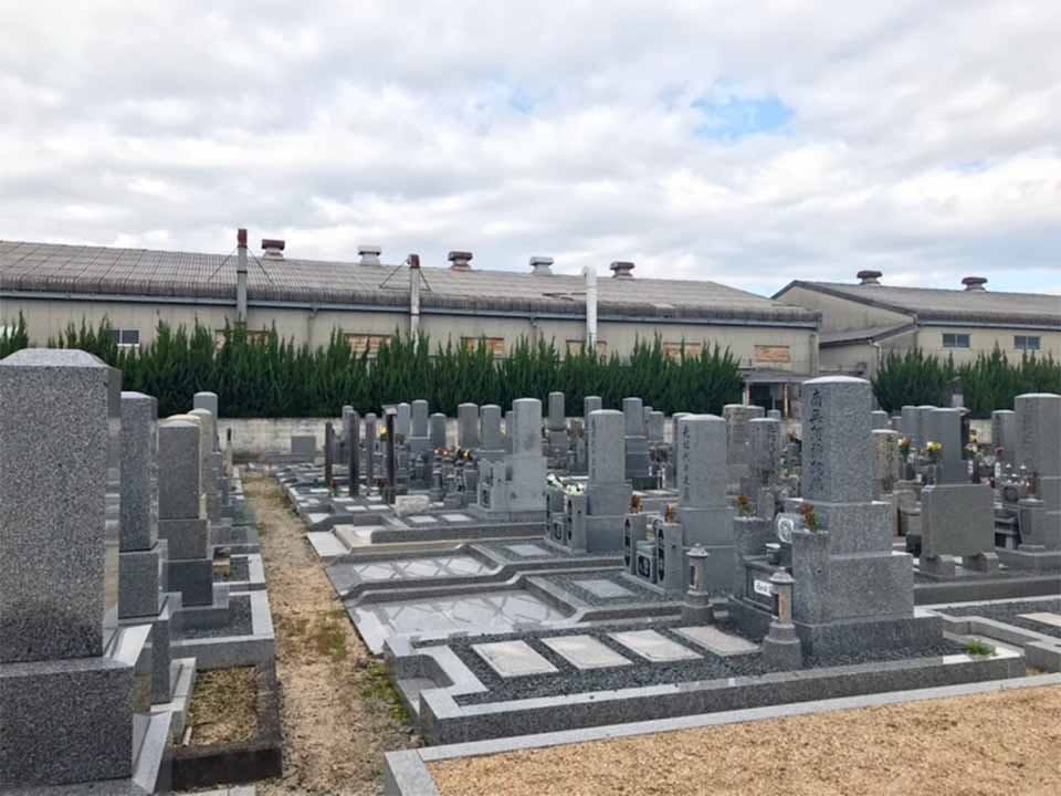 六条共同墓地