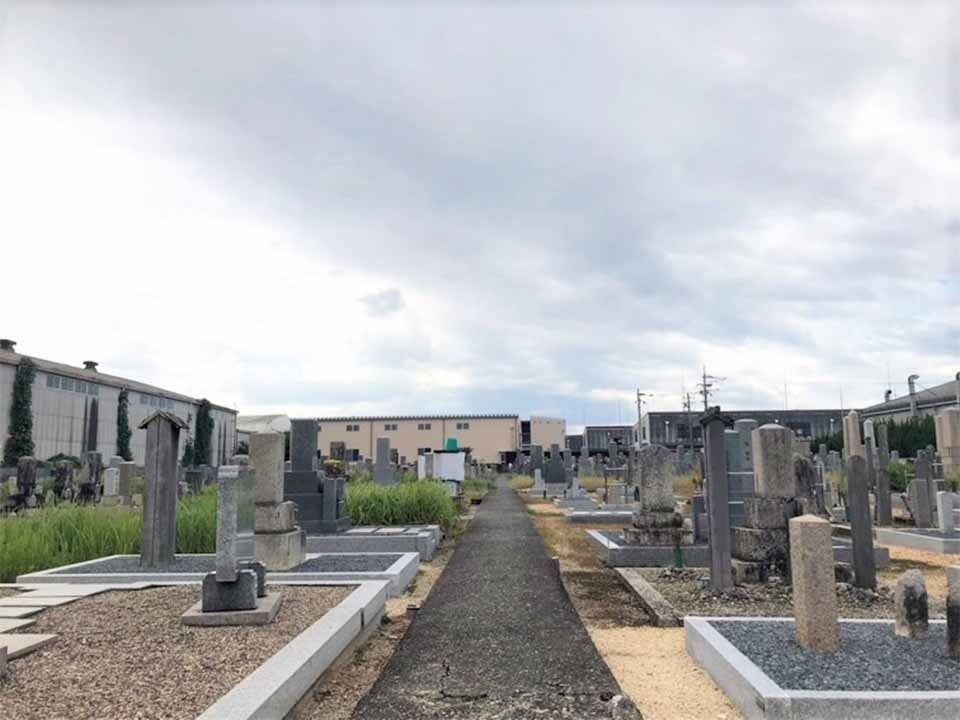 六条共同墓地