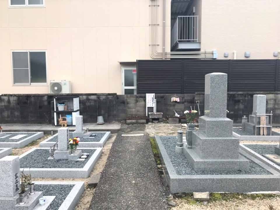 六条共同墓地