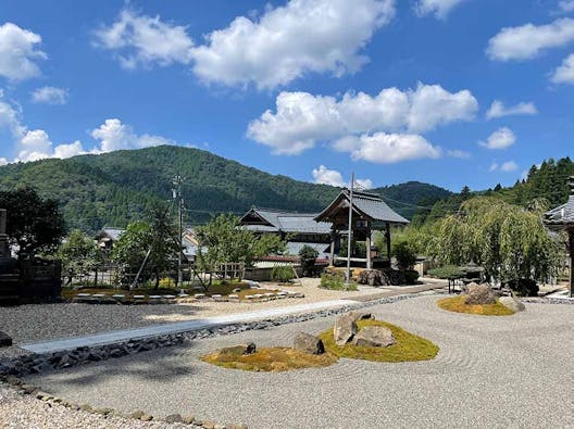 さばえ明厳寺 里山型樹木葬 木漏れ日
